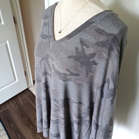 Camo Print 3/4 Dohlman Sleeve Oversized Top - Picture 8 of 12